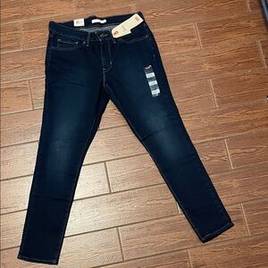 Levi's Women's Midnight Blue 711 Skinny Jeans!